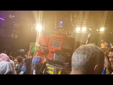 Run DMC Performing "Walk This Way" with The Flux Capacitors during Comic Con 2019 | Comic Con 2019
