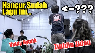 Download lagu Aku Bukan Jodohnya - Tri Suaka (Live Ngamen) Valdy Nyonk ft. Zinidin Zidan mp3