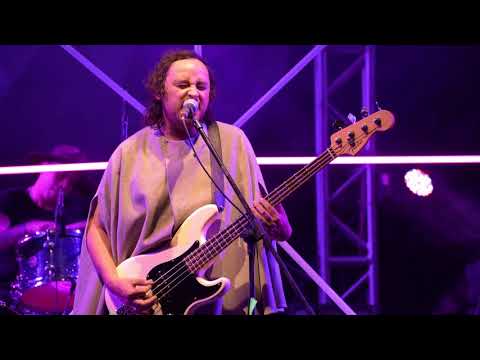 Camilo Séptimo - No Confíes en Mí (En Vivo)