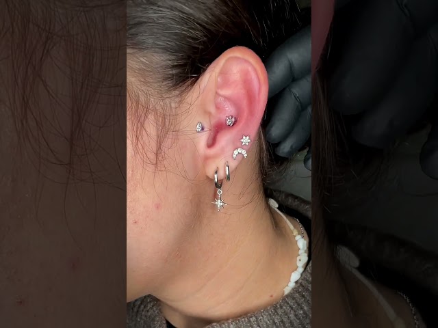 Vídeo relacionado con Lovepiercing - Piercing para arcade con barra y conos, titanio, inoxidable, antialérgico, ceja, oreja, cartílago, Tragus Helix Barbell Tennessee, azul oscuro