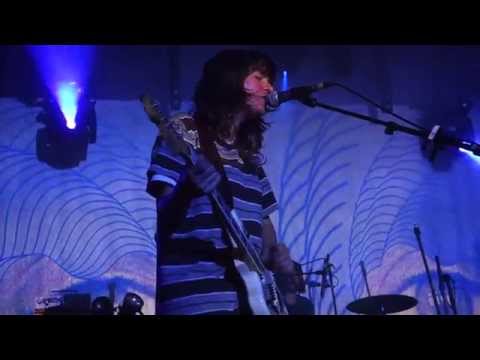 Courtney Barnett - Kim's Caravan et Avant Gardener - Paris Divan du Monde 2015