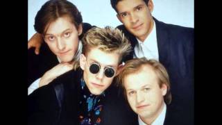 Level 42 - Madison Square Gardens - Leaving Me Now &amp; The Chant Has Begun - 1986.