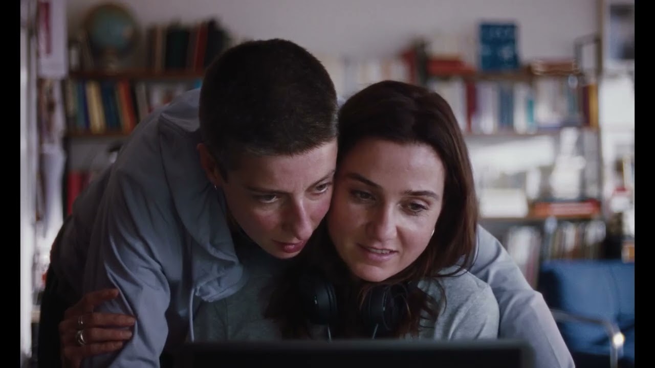 Miniature de la vidéo JULIAN : un amour lesbien tournant au tragique (bande-annonce) du film Julian