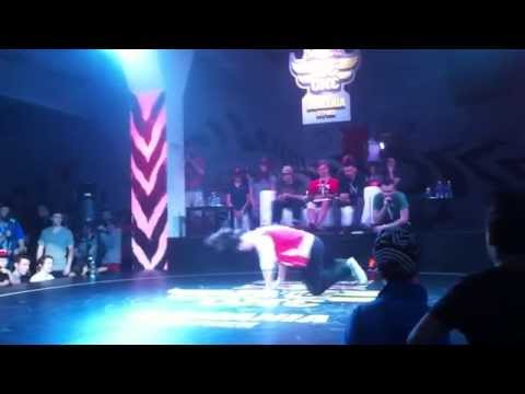 Redbull Bc One -Romania cypher 2014 BBOYDuval vs Bgirl TIMY.