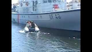 preview picture of video 'les pirates bretons attaquent un navire des douanes 1.3gp'