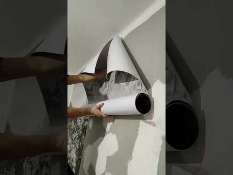 Wie bringt man eine selbstklebende Tapete selbst an? 🎯 Es ist einfacher als du denkst! #montage