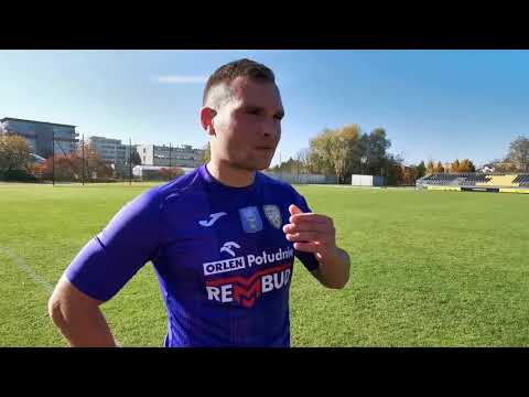Zawodnik MKS Trzebinia Patryk Mendela po przegranej z Wieczysta Kraków