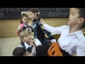 Мальчик поет песню в классе для девочки 