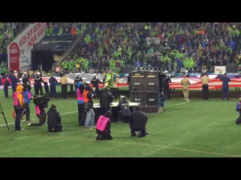 Mike McCready (Pearl Jam) performs the National Anthem @ CenturyLink Field, 11/22/2016
