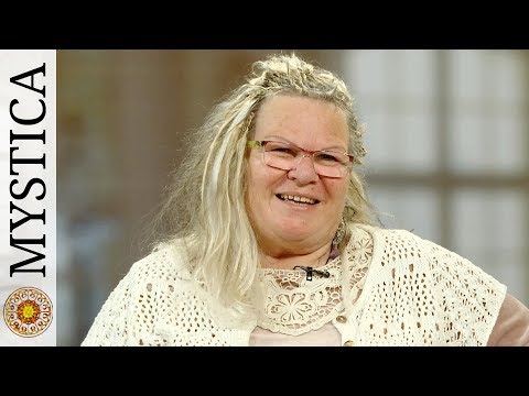 Annemarie Herzog - The Art of Smoking from Alpine Tradition | MYSTICA.TV