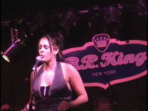 Beautiful Michelle Barone performing at BB King's - Live (Short Version)