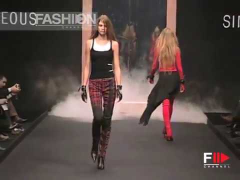 Fashion Show "Simultaneous" Pret a Porter Women Autumn Winter 2004 2005 Milan 3 of 4