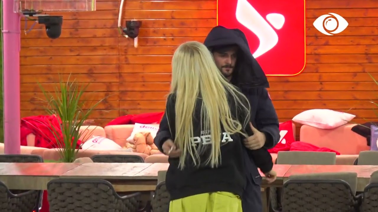 Bjordi përlotet, Dea e mbështet: Ti je këtu për të bërë gjëra të bukura