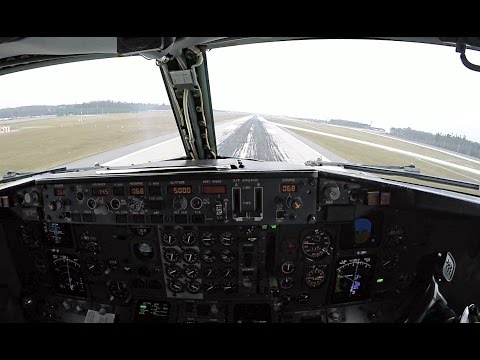Strong Gusts on Short Final! 737 Cockpit View