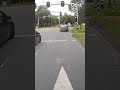 Links vrij, rechts vrij, gas erbij. Maar toch niet voor het rode licht?! | RTV Oost