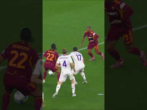 WESLEY, right in the corner. 🎱 #SerieA #RomaFiorentina #Wesley