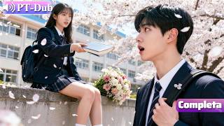 O CEO frio se apaixonou por essa garota que ousou desafiá-lo… ele quer conquistar seu coração!