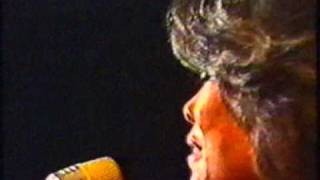 Dionne Warwick - Make A Little Love (German TV, `77)