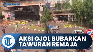Detik-detik Aksi Heroik Pengemudi Ojol Bubarkan Tawuran Pelajar di Tebet sambil Bawa Bambu Panjang