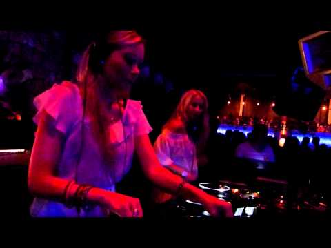 2 Elements @ Space Ibiza - "Cafe Olé" 07/2011.MOV