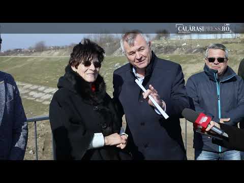 Apă de izvor din Radovanu, promovată de primăriță la inaugurarea podului peste Argeș.