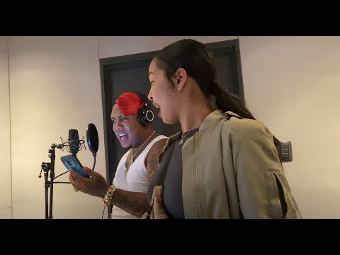 Rosaly Rubio y Bulin 47 grabando LA MANGUERA en el volcán