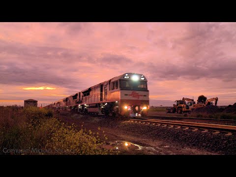 SCT 1PM9 Mixed Freight & Steel Train At Sunset (21/9/2022) - PoathTV Australian Railways