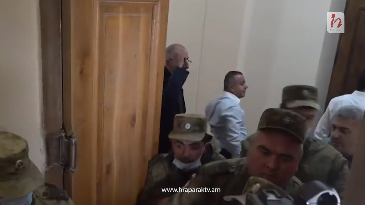 Դուք օրենսդիրնե՞ր եք, թե՞ փողոցի խուժան