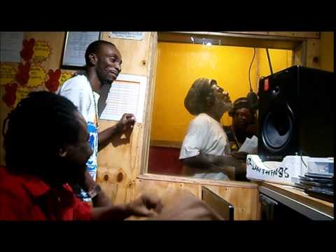 Johnny Clarke & Luciano  voicing  Spanish Arlem Skanking  combi  for Run Things Intl