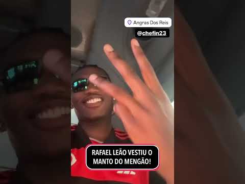 De férias no Brasil, o craque português vestiu a camisa rubro-negra! Cairia bem no Flamengo? #Shorts