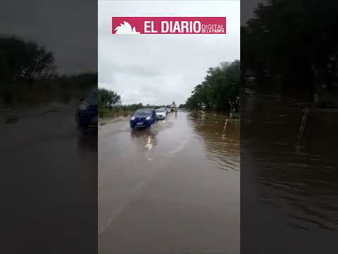La intensa lluvia inundó parte de la ruta 35 cerca de Winifreda