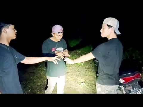 🔴 NOT VIRAL‼️A woman at night was stopped by a kuntilanak on an ancient road