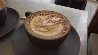 Cappuccino at Highwire Coffee Roasters in Oakland - DJI Osmo Pocket 4K サンフランシスコ　シリコンバレー　サンノゼ