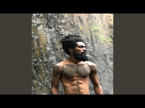 Glitch (feat. King Nell$)