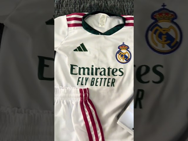 Vídeo relacionado con Real Madrid Polo Junior Blanco Escudo Bordado (10 Años)