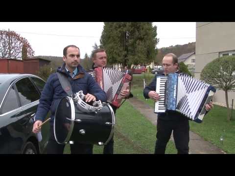 hudobná skupina DOMINO - Hajtoly hajtoly..., Išla divčina...