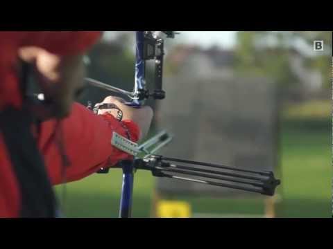 Bogenschießen als Ausgleich: Barbara schießt scharf!