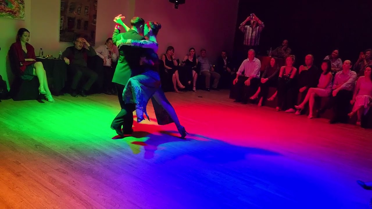 Argentine tango: Alumine Deluchi & Ariel Almiron - Fuimos