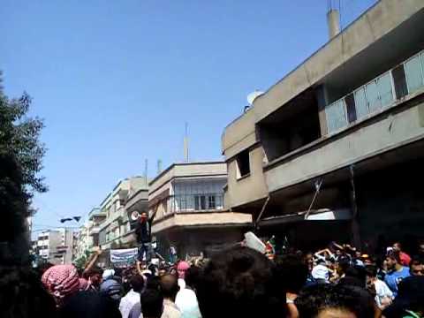 مظاهرة بقيادة عبد الباسط ساروت في حي الخالدية في مدينة حمص في جمعة "لا للحوار"