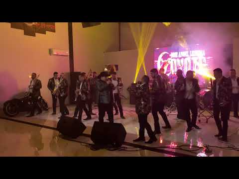 La Pista Enterrada - El coyote y su Banda Tierra Santa ( En Vivo Fiesta Privada Cln Sin ).