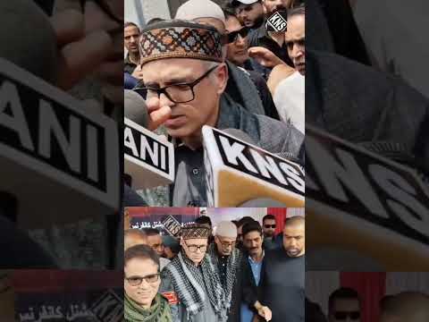 Jammu and Kashmir Chief Minister #OmarAbdullah​ visited the Zadibal area to join mourners on the occasion of Youm-e-Ashura and distributed refreshments at a camp set up by the National Conference.