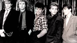 DURAN DURAN - (I&#39;m Looking For) CRACKS IN THE PAVEMENT [Live]