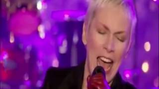 Annie Lennox   Lullay Lullay  (The Conventry Carol)  Christmas in Rockefeller Center  2010