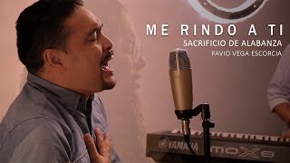 A Tus Pies Me Rindo