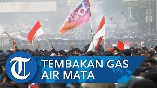 VIDEO: Mahasiswa Berhamburan Jauhi Gerbang DPR Pasca-Polisi Tembak Gas Air Mata