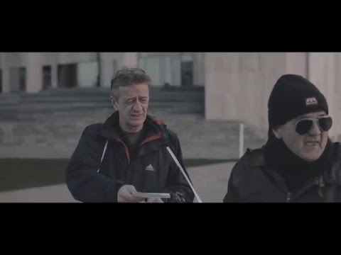 Mucsi szórólapot osztogat - CBF - Corvinus Business Festival