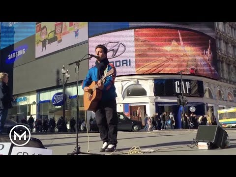 Wonderwall - Oasis (cover by Yuri Menna at Piccadilly Circus)