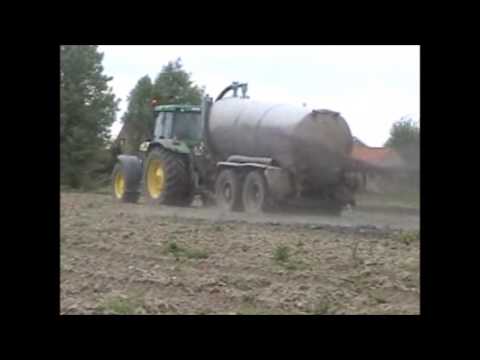 Cattebeke: Drijfmest spreiden.