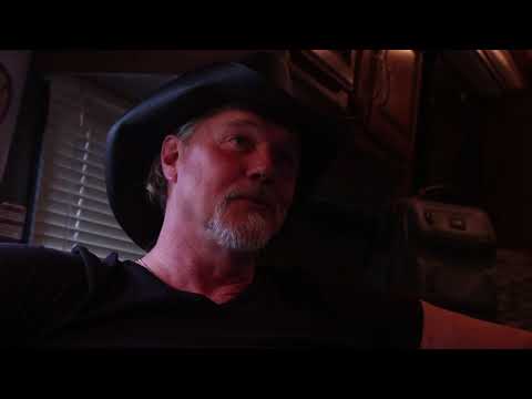 Trace Adkins sends special message to troops