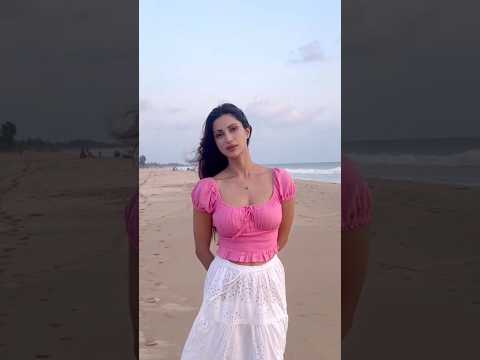 Diksha Singh💓🔥slaying on beach in her pink top|The Unseen Shorts #theunseenshorts #dikshasingh